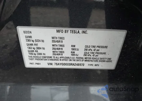 2024 Tesla Model Y Long Range Dual Motor All-Wheel Drive z USA, uszkodzony, nr VIN 7SAYGDEE0RA248970